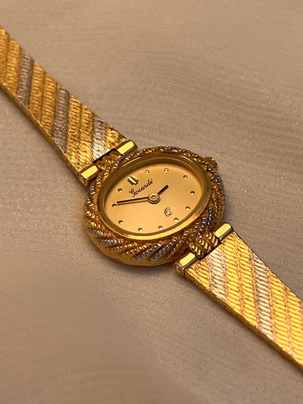 ساعة فنتج بيضاوية
